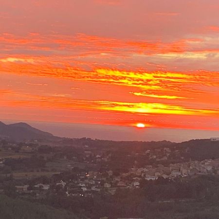 L'Oustaou Bello Visto Le Castellet  Bagian luar foto